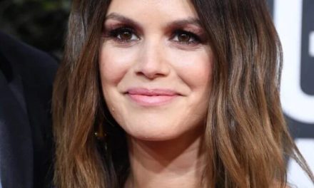 RACHEL BILSON’S GOLDEN HIGHLIGHTS, PRETTIEST RED CARPET DEBUT